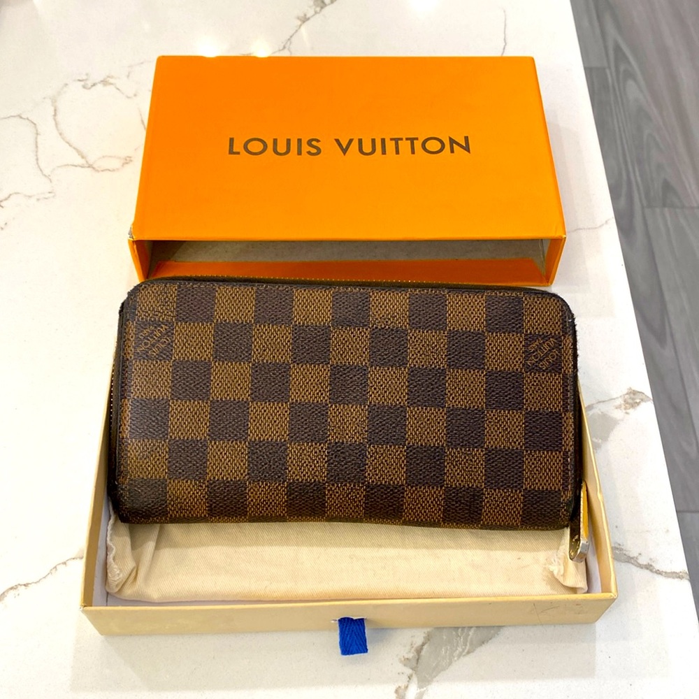 LOUIS VUITTON Damier Ebene Zippy Wallet